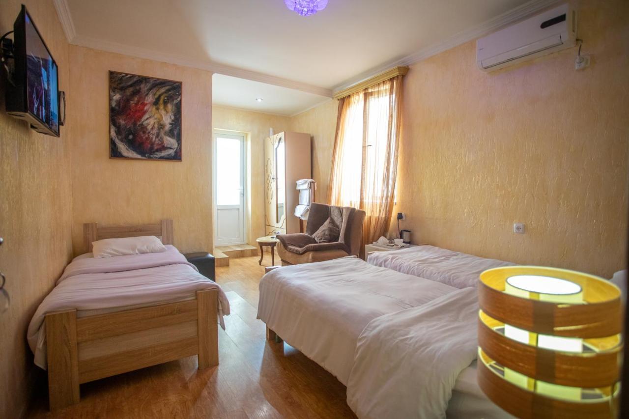 Hotel Mkudro Kutaisi Exteriör bild
